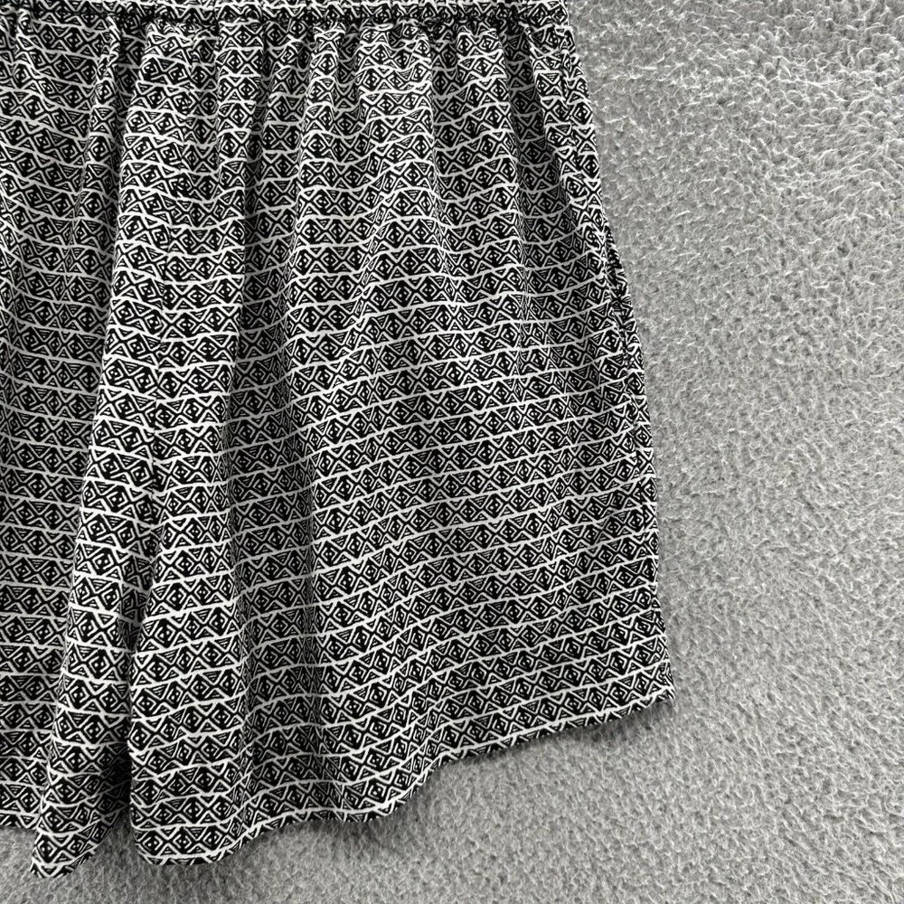 H&M Shorts Women's 8 Black & White Aztec Print Wide Leg Casual Shorts Size‎ 8